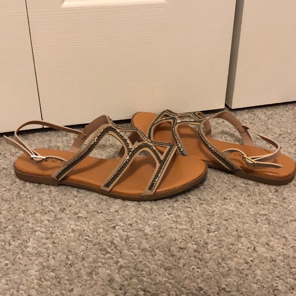 Me Too sandals size 7 1/2